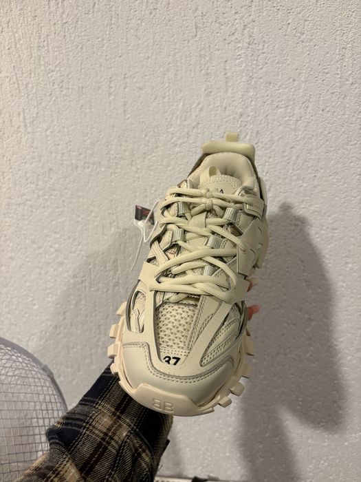 Balenciaga track