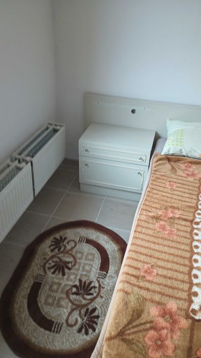 Închiriez garsonieră mobilată.
