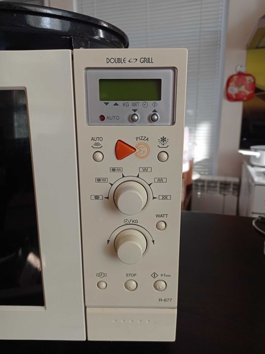 Продавам грил микровълнова печка