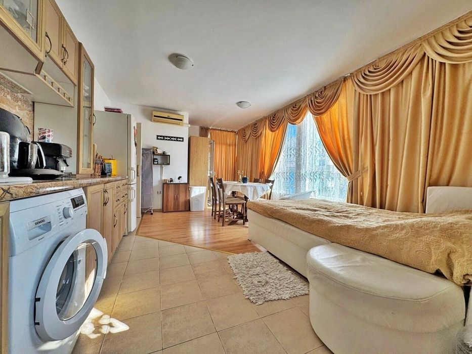 Продава се Двустаен апартамент в к.к. Слънчев бряг - 60 кв.м за 1100 €/кв.м - Снимка #1