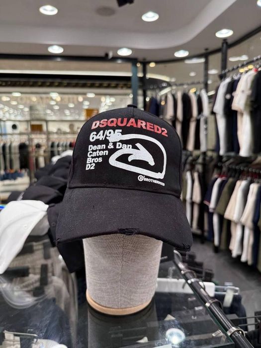 Шапки с козирка различни модели Dsquared