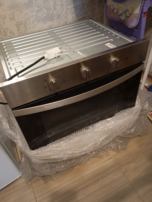 Продам встраиваемую духовку Indesit