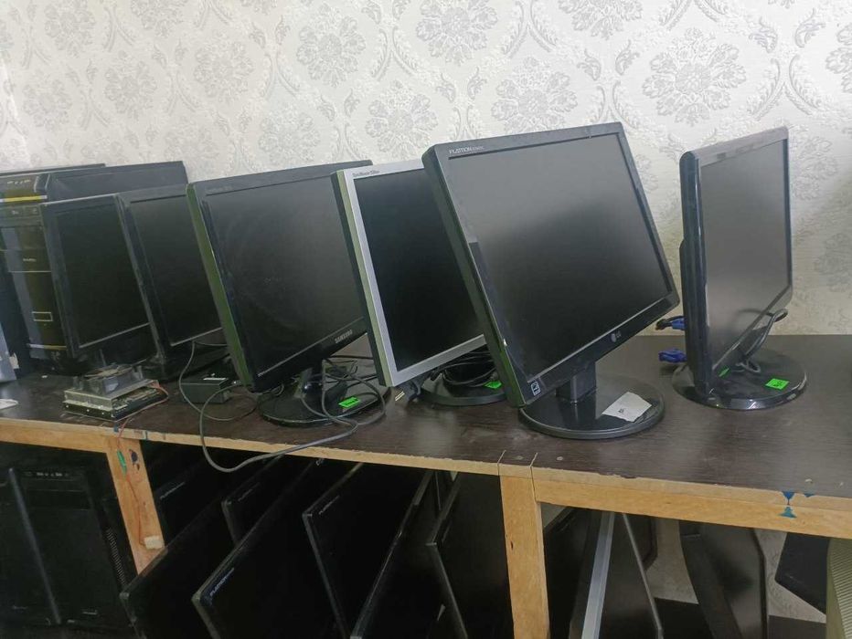 Компьютерные монитор 19 в количестве