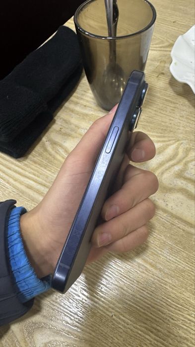 IPhone 15 Pro • Батарея 87%•256GB