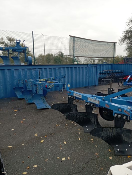 Плуг навесной ПЛН3-35 (без предплужников с литым башмаком)