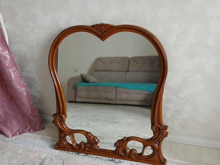 Два зеркала больших