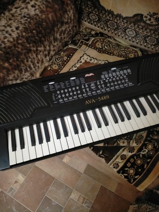 Продам синтезатор AVA-5489