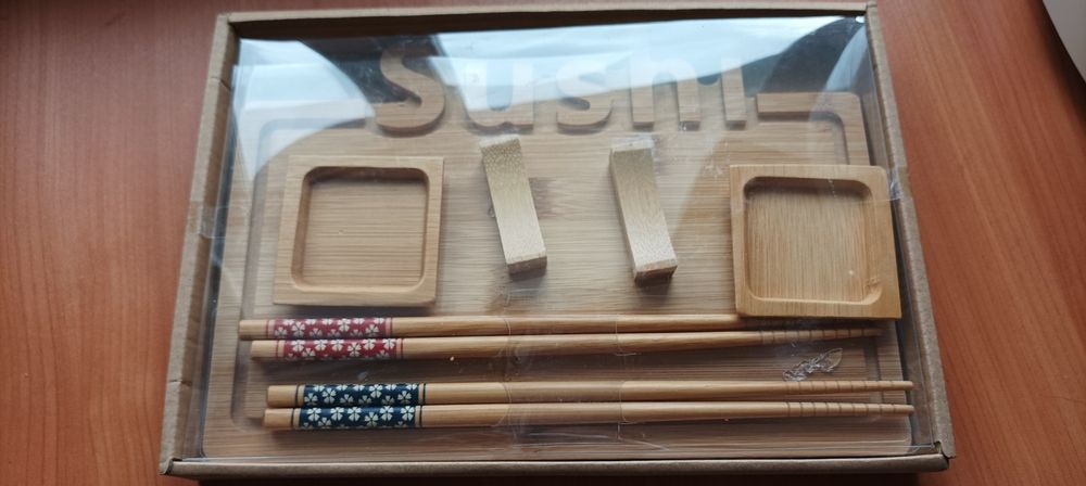 Нов! Луксозен бамбуков Сет за суши, за двама