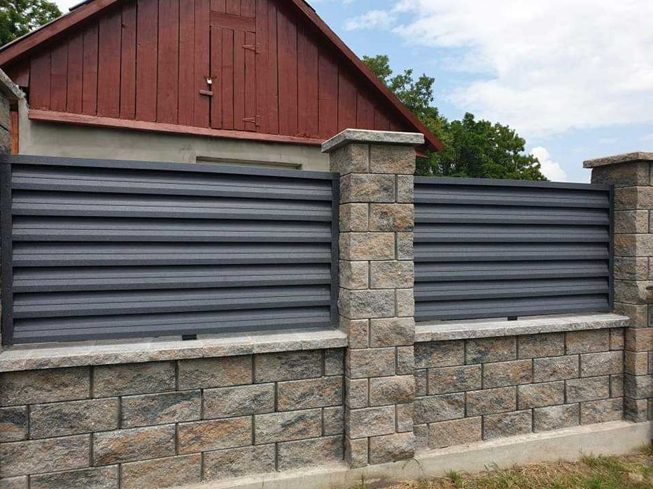 Garduri din panouri stil jaluzele, sipca metalica, tabla, plasa si BCA