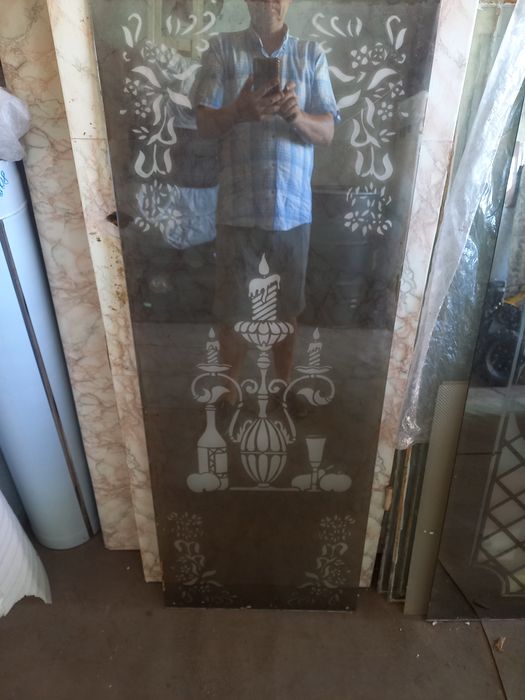 Стекло на двери..