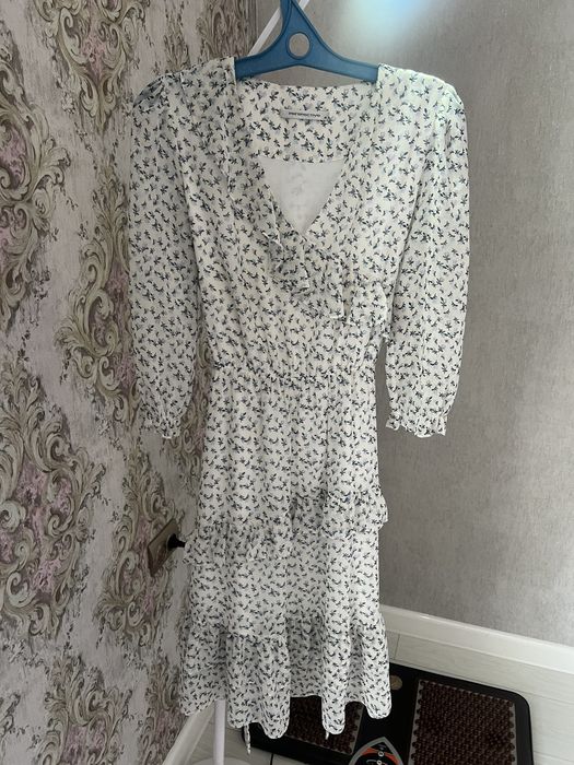 Продаю платье хороших фирм