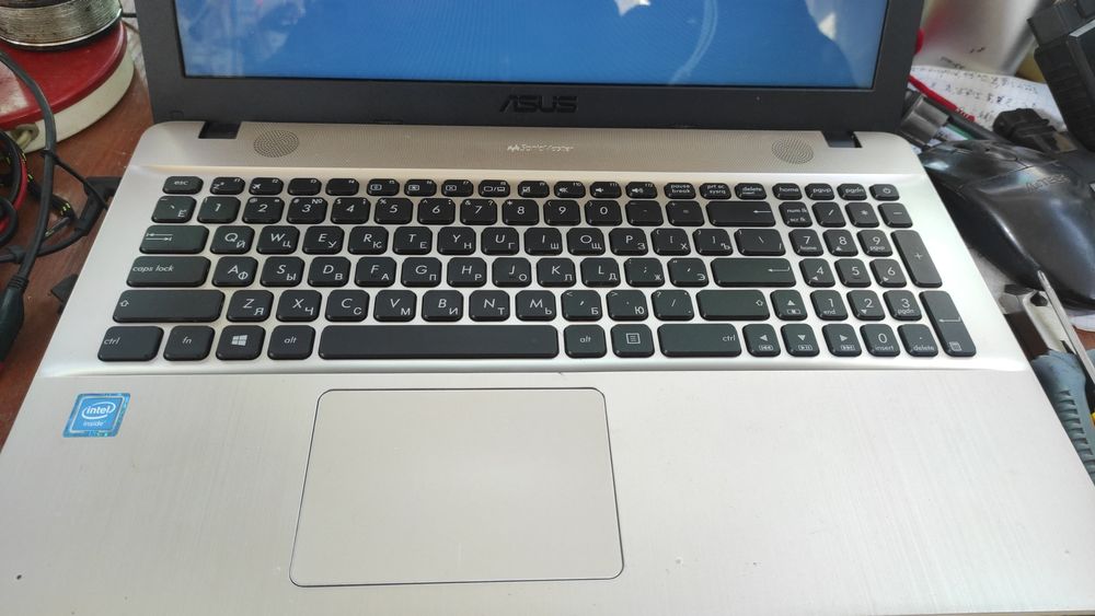 Noutbook 1.60 gr 18 dyum batary 3-4 soat