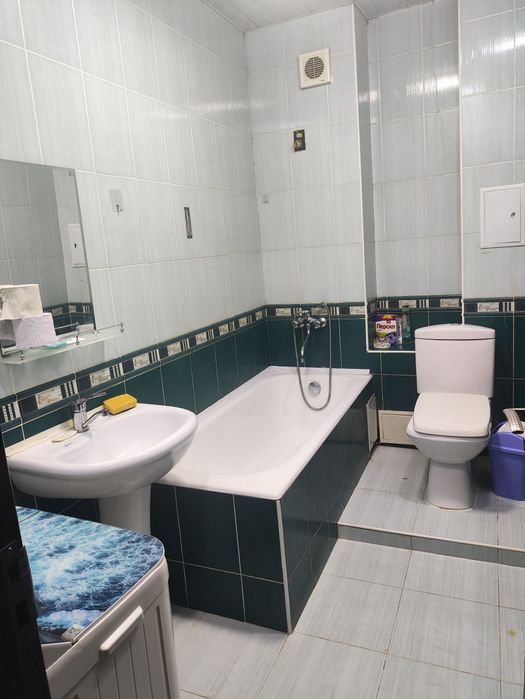 Здаётся квартира на Чиланзаре Алгоритме 9 этажка, 2 этаж, 3 комнатная.