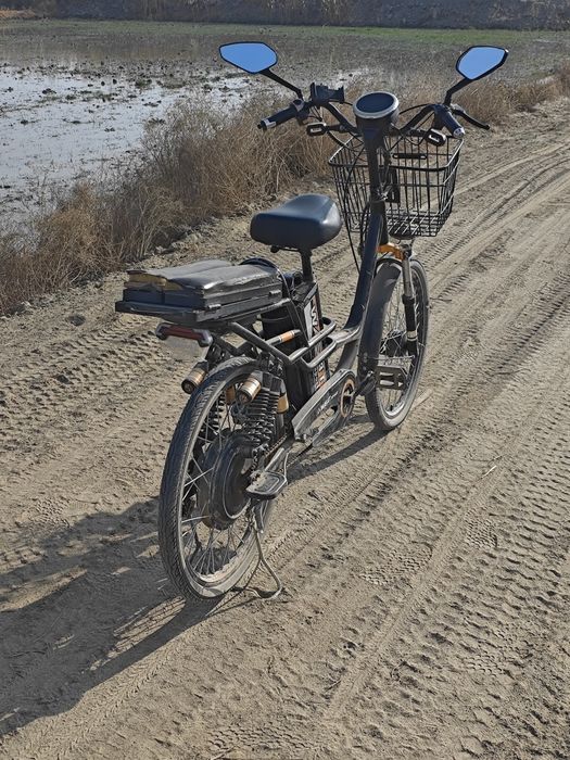 Elektro velosiped sotiladi