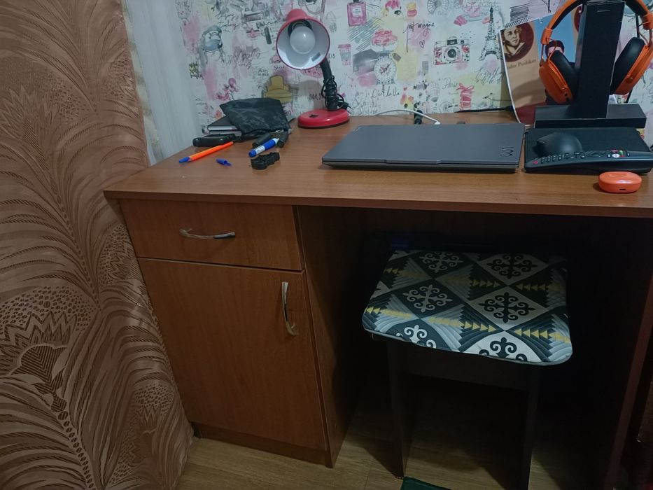 Рабочий стол, парта, игровой стол