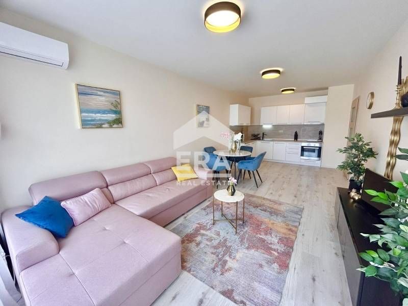 Дава се под наем Двустаен апартамент в Варна, Аспарухово - 70 кв.м за 598.23 € - Снимка #2