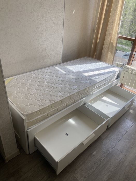 Кровать IKEA Бримнэс