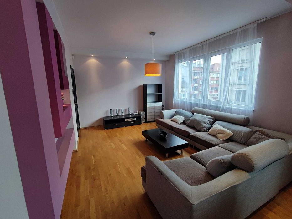 Дава се под наем Двустаен апартамент в София, Център - 90 кв.м за 1080 € - Снимка #1