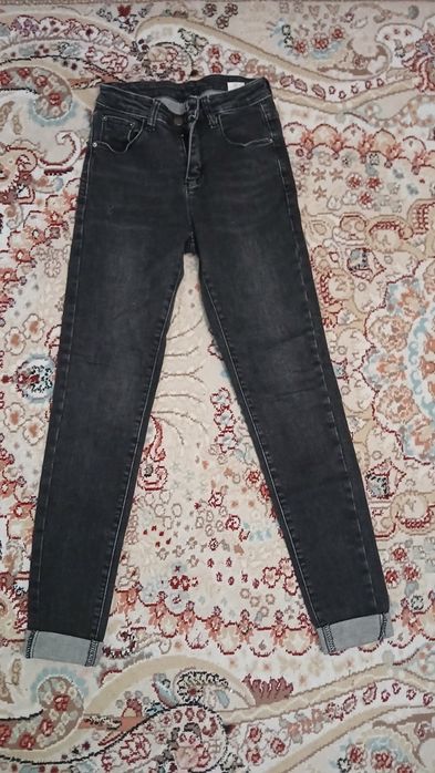 Прямые джинсы и  шорты