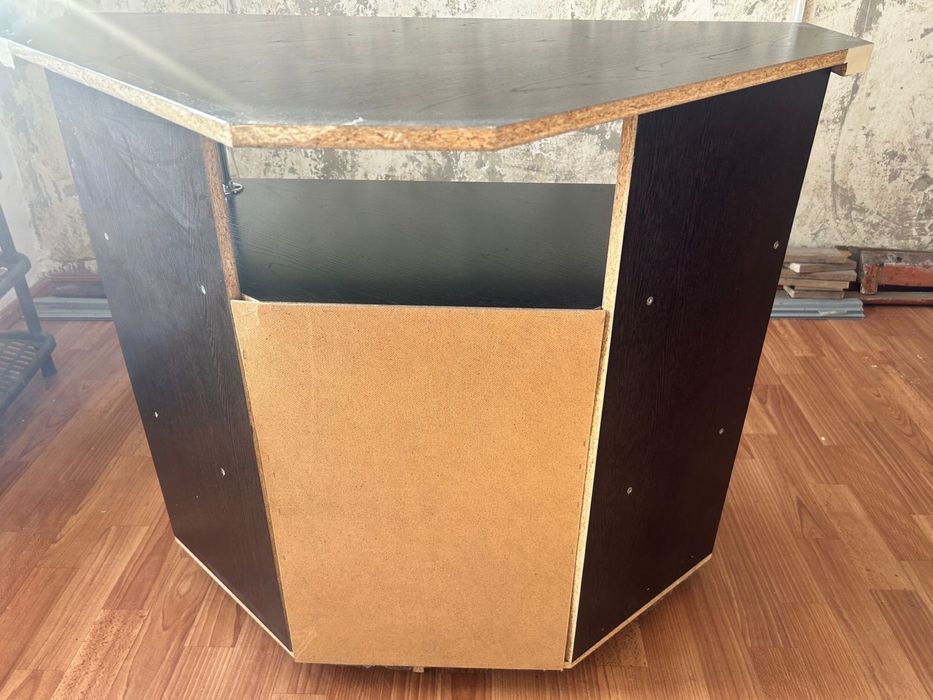 Угловой подставка