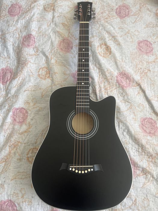 Гитара шесть струн