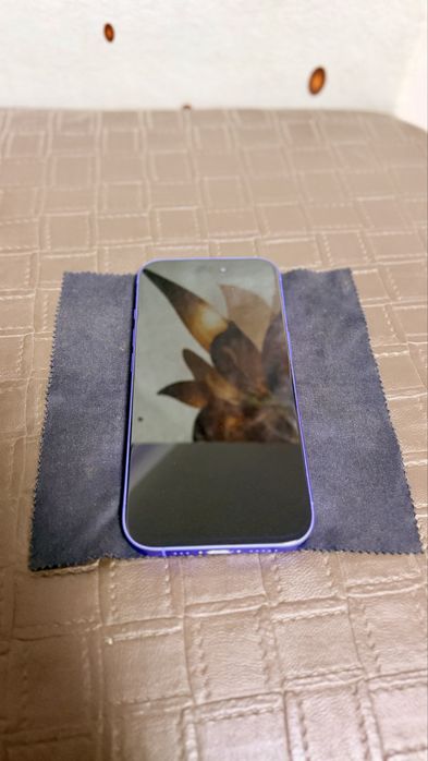 IPhone 16 Ultramarine  imprecabil - pentru recarosat