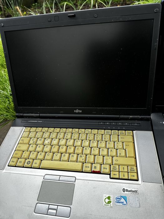 Lot 3 laptopuri Fujitsu  Packard Bell  Dell