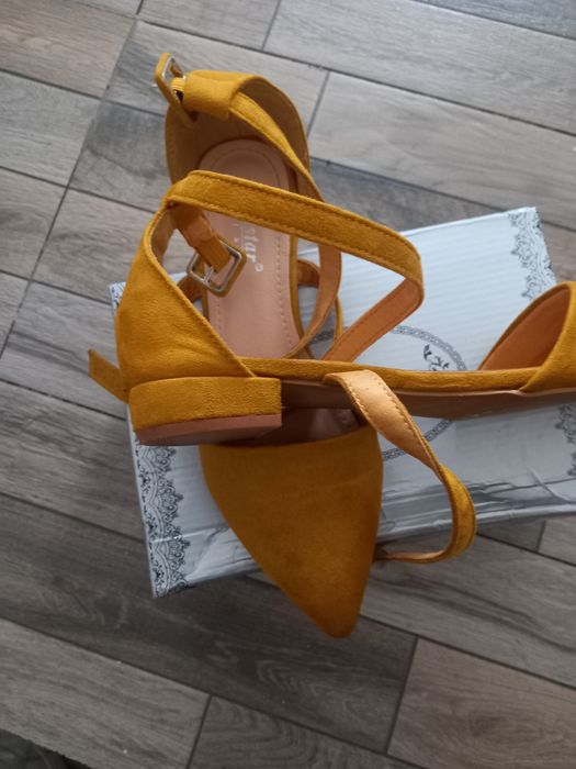 Pantofi cu toc mic