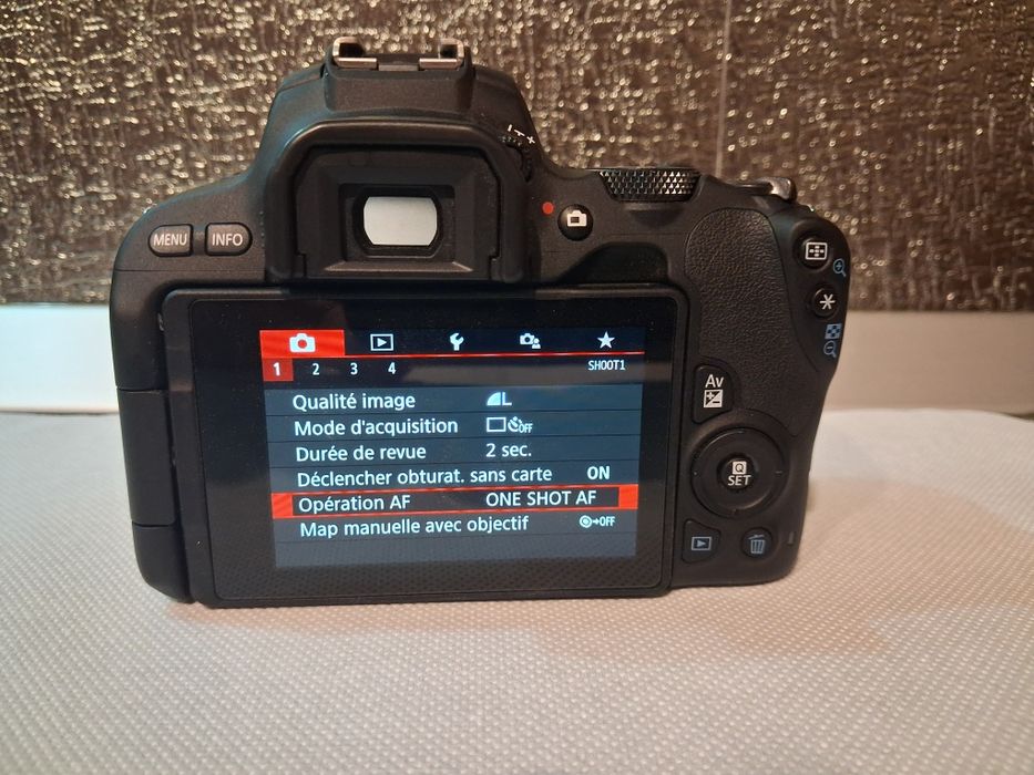 Canon EOS 200D-Aparat foto DSLR