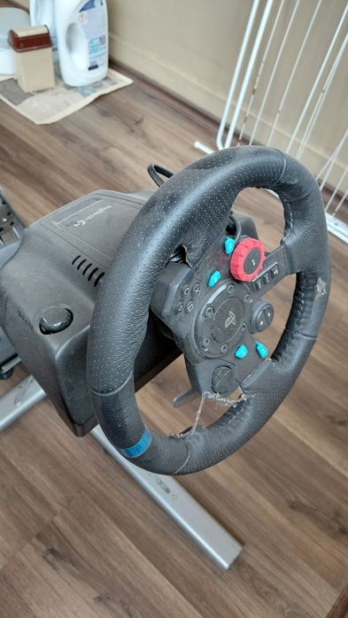 Волан logitech с педали и седалка playseat