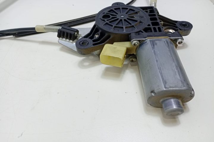 Macara dreapta fata  cu motoras Mercedes-Benz Vito W639