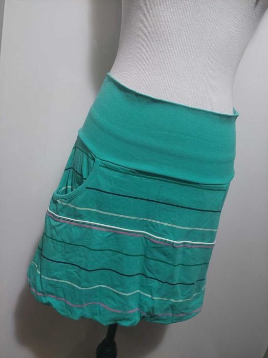 Fusta Adidas cu dungi orizontale, polo