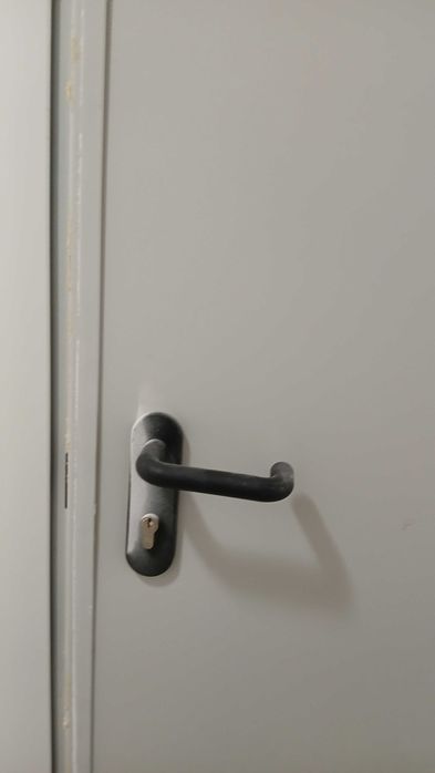 Продавам входна врата огнеупорна