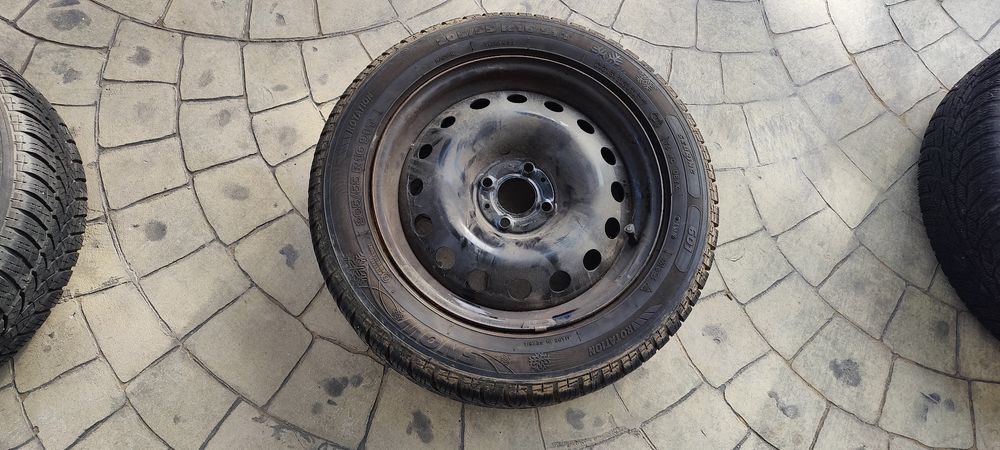 Set jante tablă R16 cu anvelope de iarnă cu protecție jantă
