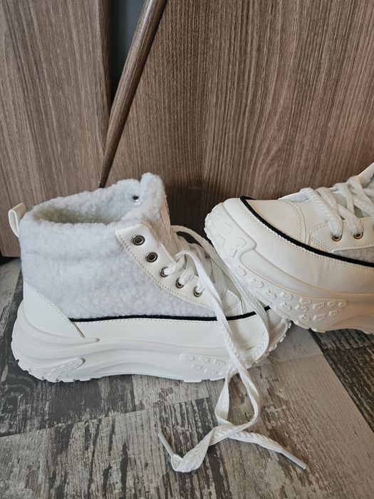 Зимни дамски  кецове!