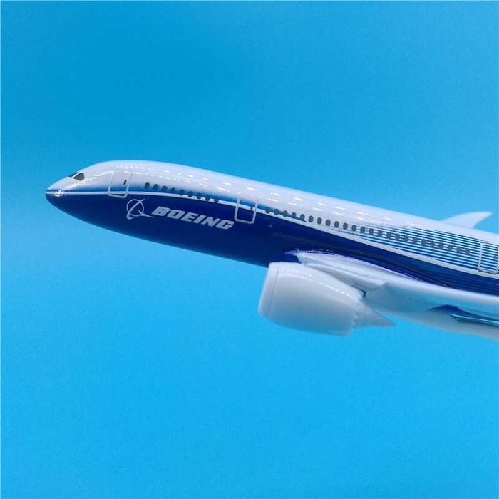 Модель самолета Boeing 787 Dreamliner