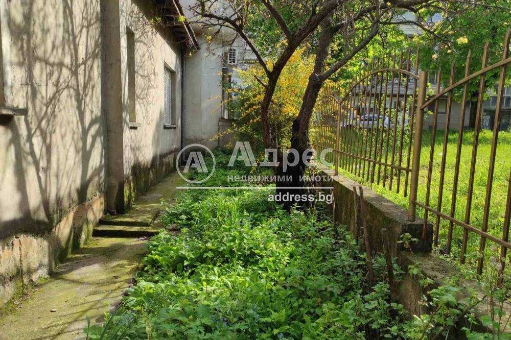 Ексклузивно от "Адрес"! Продава се къща в центъра на град Разград!