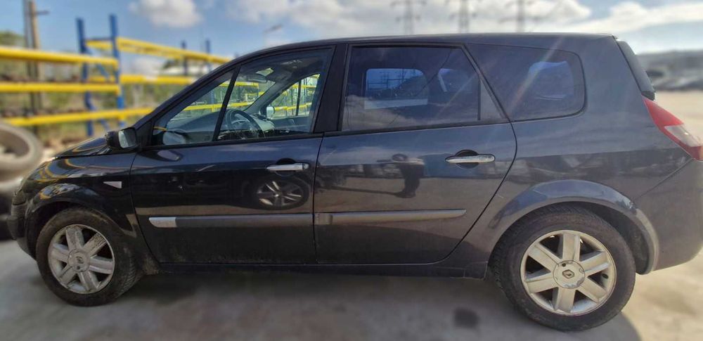 Dezmembrez Renault Laguna Scenic 1.9D F9Q 5+1 trepte 2006