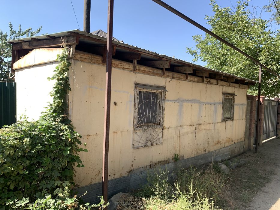 Жилой вагончик с крышой