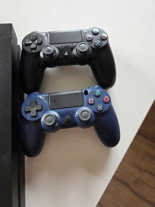 PlayStation 4 със 2 джойстика