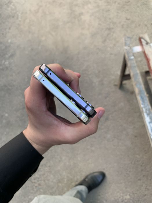 Galaxy Z Flip 5 200$