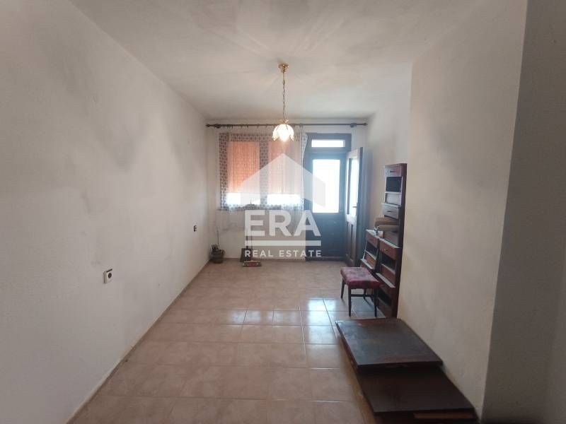 ЕКСКЛУЗИВНО! Многостаен апартамент в ЖСК с три отделни спални, голямо