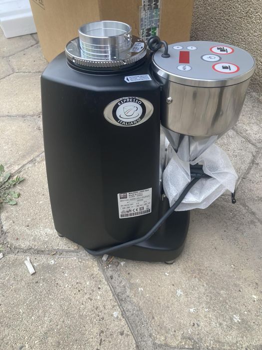 Професионална електронна кафемелачка Mazzer