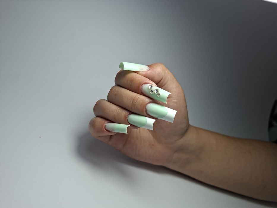 Unghii cu Gel & Semipermanentă | Construcții cu Gel | Programări disponibile