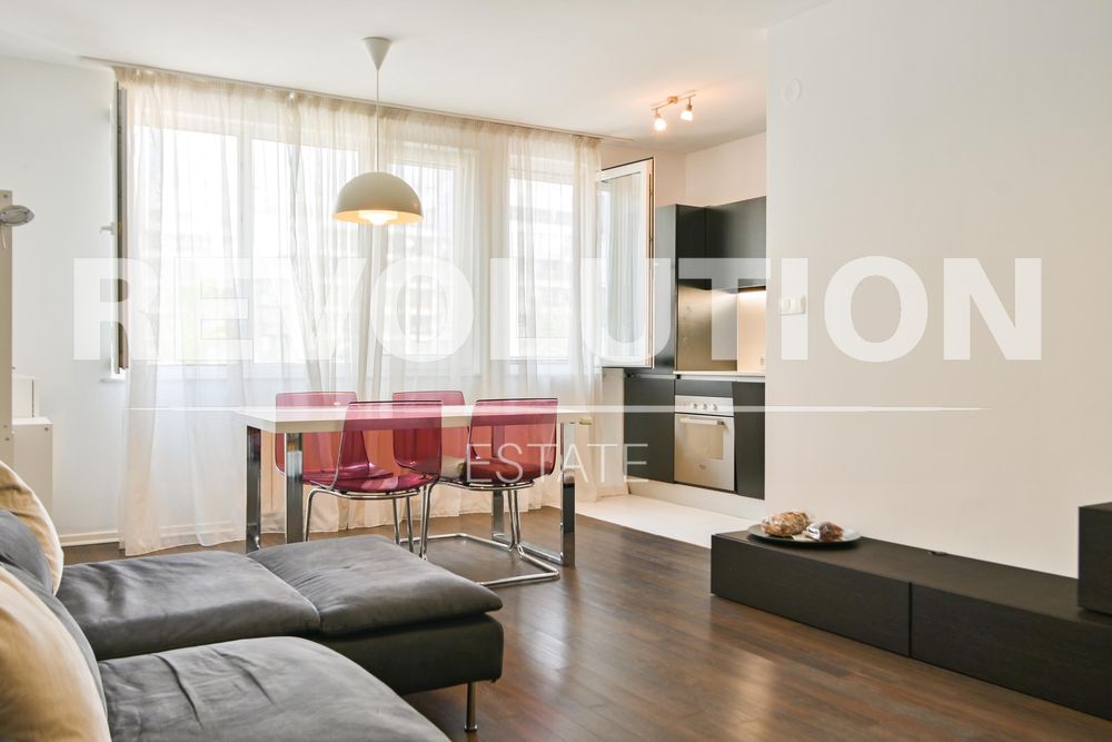 Дава се под наем Тристаен апартамент в София, Студентски град - 105 кв.м за 750 € - Снимка #1