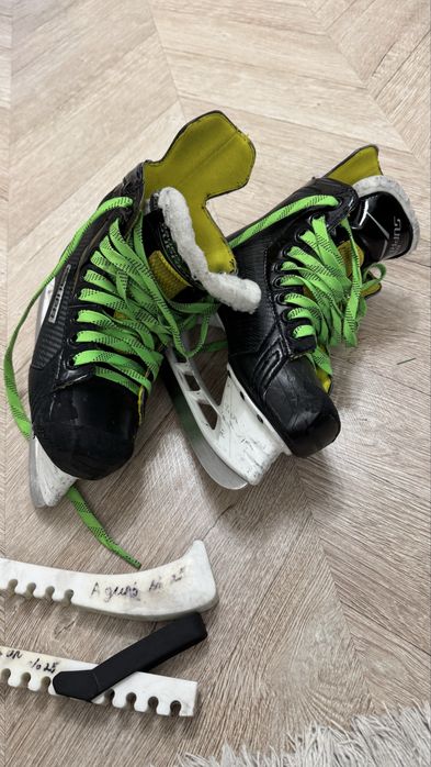 Коньки хоккейный