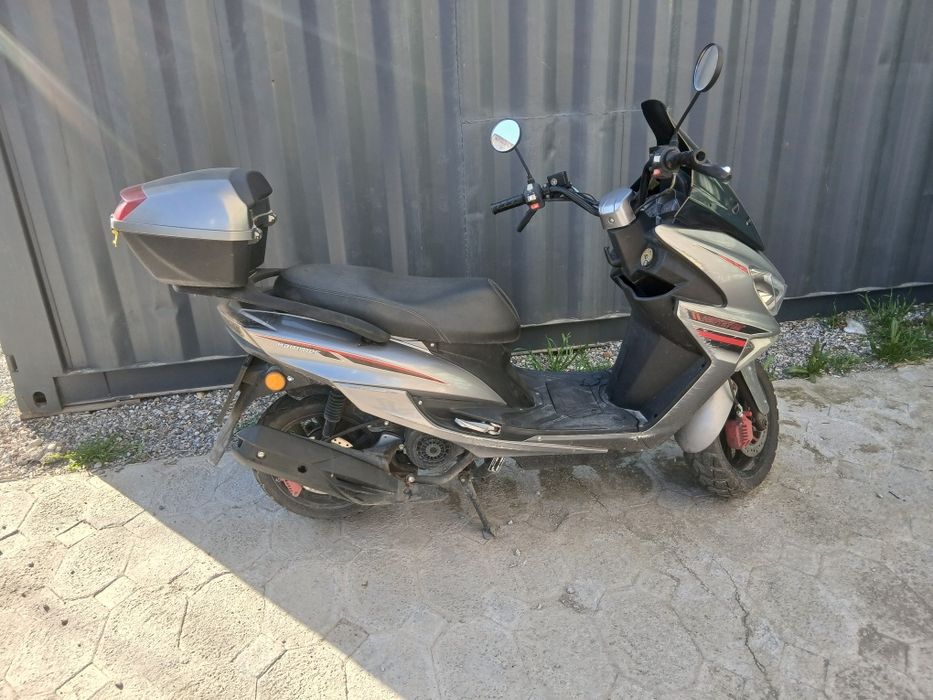 Скутер Макси сатылады срочно акша керек 2025 жылы алганмын 550.000 мын