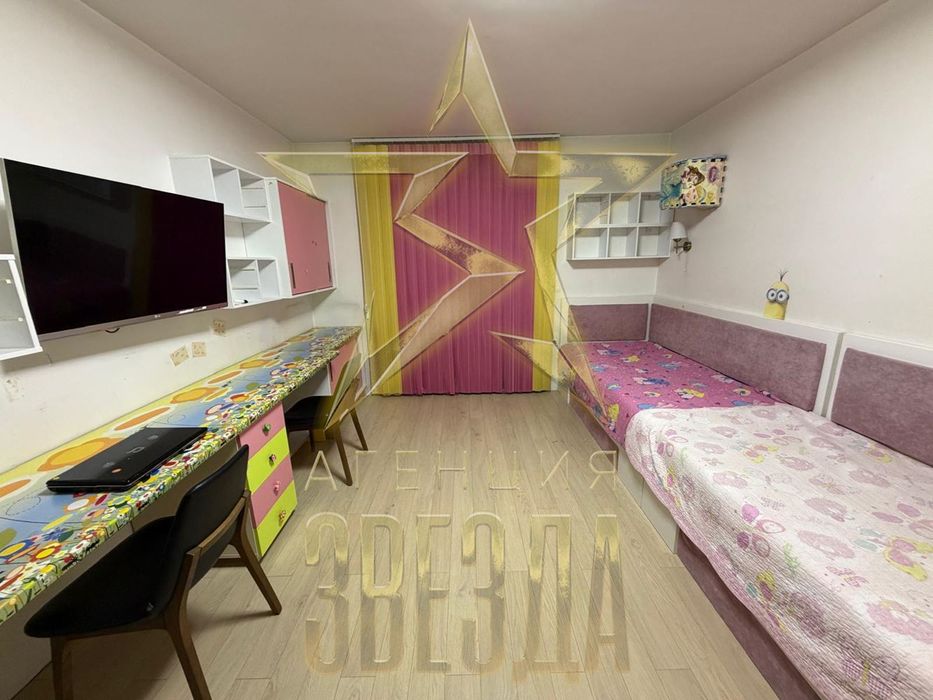 Тристаен с паркомясто в Райски Кът