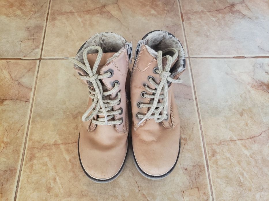 Зимни боти с връзки