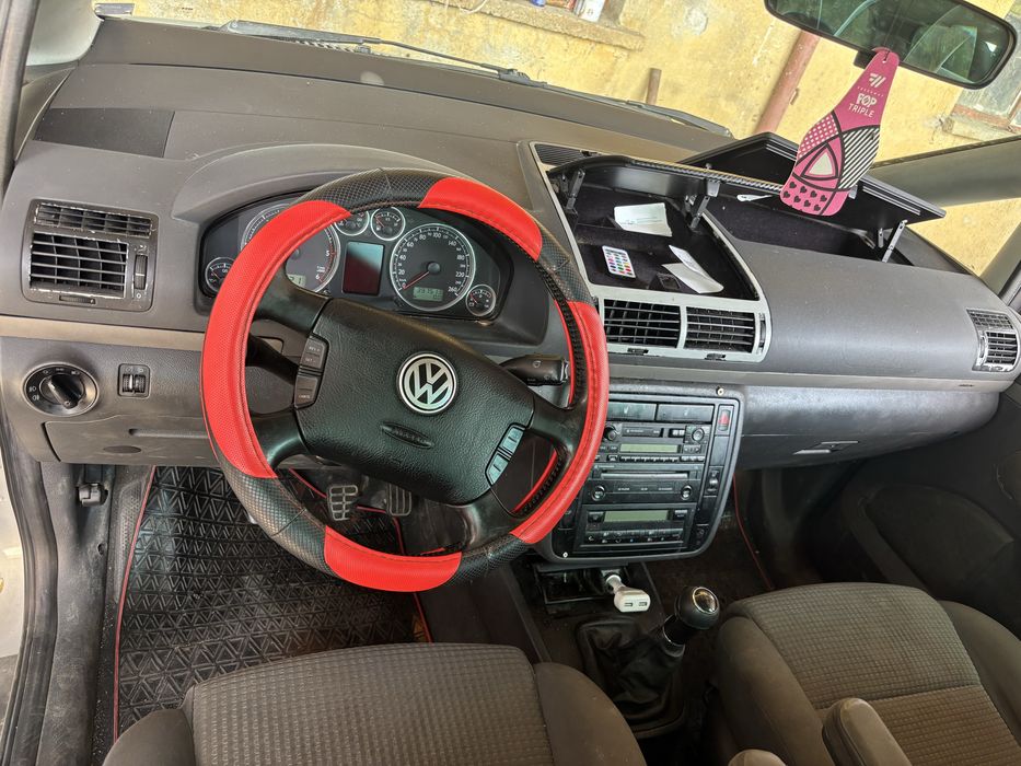 Volkswagen sharan 1.9tdi 2002 на части може и цял!!!